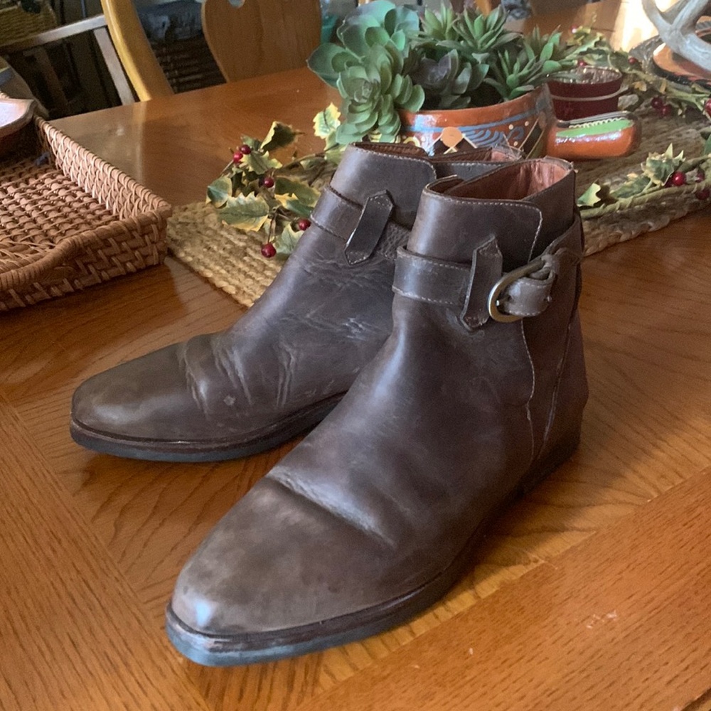 Vintage Cole Haan Leather Booties